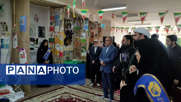 حال و هوای نمایشگاه مدرسه انقلاب در شهر جعفریه قم