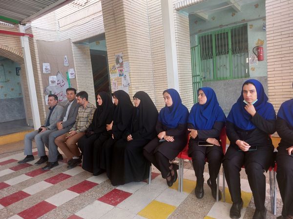 برگزاری انتخابات شورای دانش‌آموزی در مدرسه حضرت معصومه(س) حاجی‌آباد