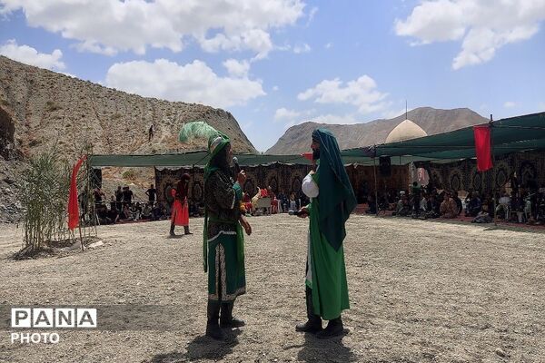 تعزیه خوانی در روز اربعین حسینی در جوار گلزار شهدای شهر بار نیشابور 