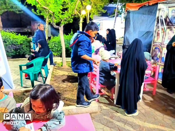 کودکان هم پای والدین در تجمعات شبانه