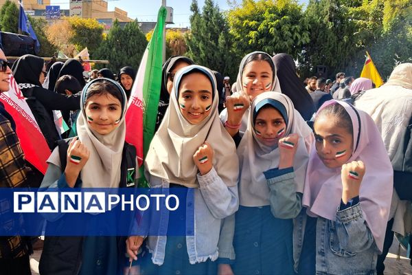 از کلاس درس تا میدان حماسه؛ تجلی عشق دانش‌آموزان رباط‌کریم به میهن