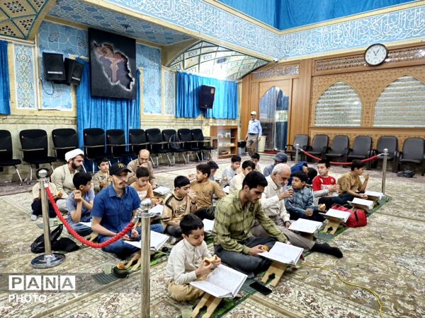 برپایی محفل قرآنی «به یاد علمدار» در بقعه علی بن بابویه قمی