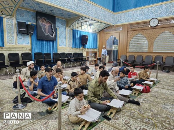برپایی محفل قرآنی «به یاد علمدار» در بقعه علی بن بابویه قمی