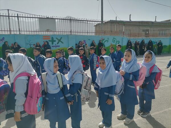 جشن شکوفه های کلاس اولی در دبستان شهید سید خلیل رضوی شهر بارنیشابور