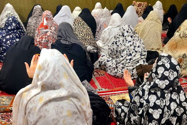 نماز عبادی جمعه این هفته با حضور پرشور مردم مؤمن و ولایت‌مدار ورامین 