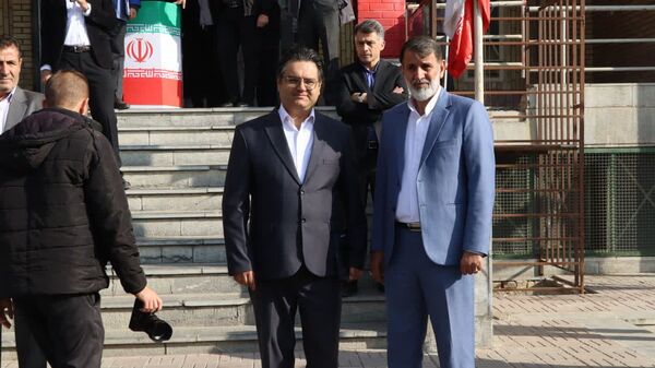 برگزاری مانور متمرکز استانی زلزله و ایمنی همزمان با سراسر کشور در مدرسه نیکان ناحیه 2 کرج 