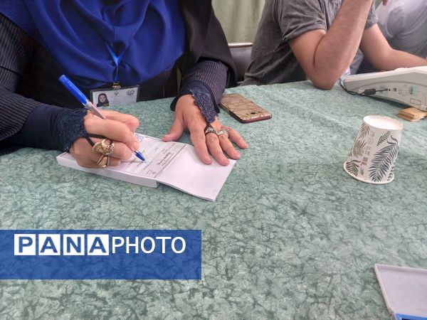 حضور مردم ولایت‌مدار نیشابور در شعبه‌های مختلف اخذ رأی 