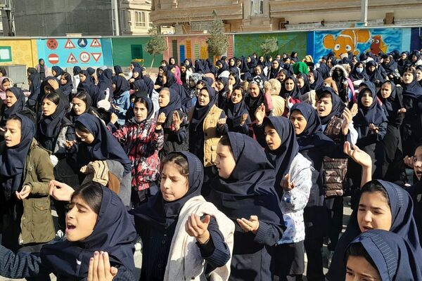 طنین نوای عشق و عزا؛ مراسم عزاداری دهه دوم فاطمیه در مدارس بهارستان‌دو