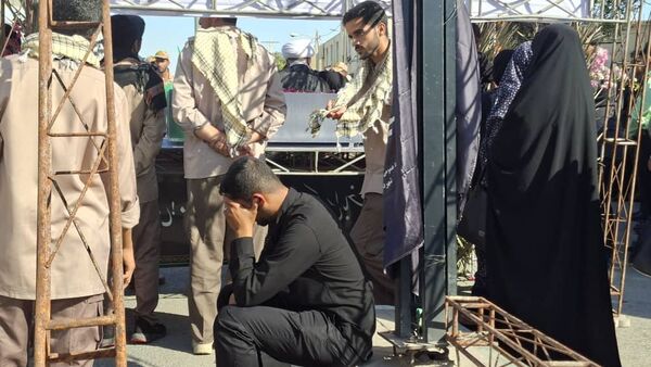 تشییع باشکوه شهید گمنام با بدرقه پرشور دانش‌آموزان