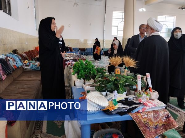 بازارچه‌ هنرهای‌ دستی‌ با رنگ و بوی عید