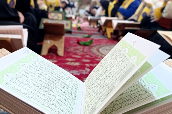 محفل انس با قرآن دانش آموزان دبیرستان مهر