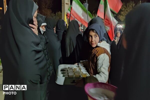 شیعه امام خود را تنها نمی گذارد 