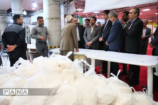 افتتاح نمایشگاه کالاهای اساسی استان در همدان