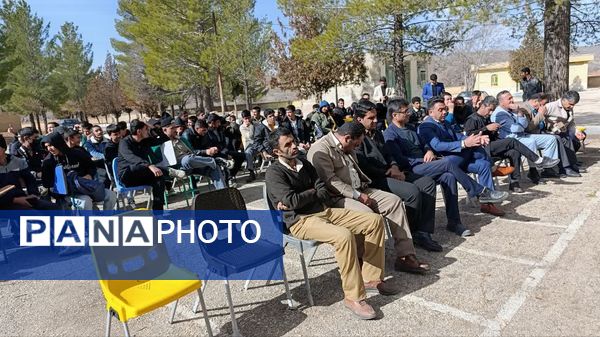 جشن انقلاب در مدرسه نخبگان عشایر 