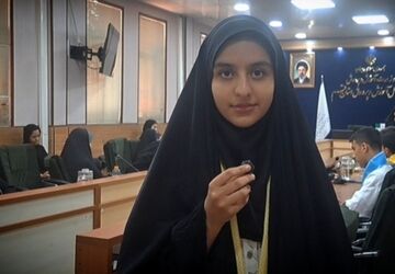 نشست صمیمی اعضای مجمع و شورای دانش آموزی استان قم با مدیرکل آموزش و پرورش