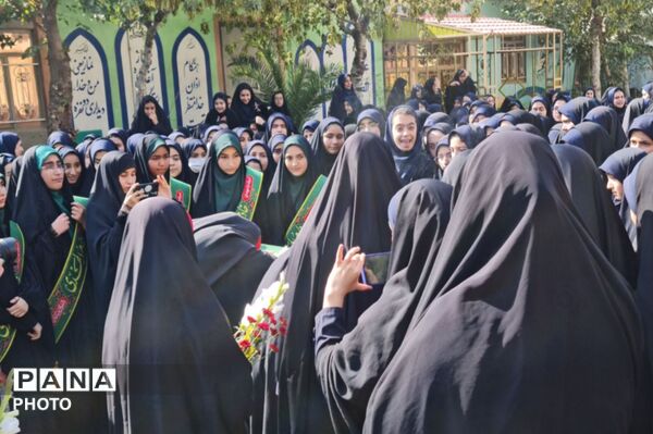 دانش‌آموزان مدرسه شاهد مشکوة نور و وداع با شهید گمنام