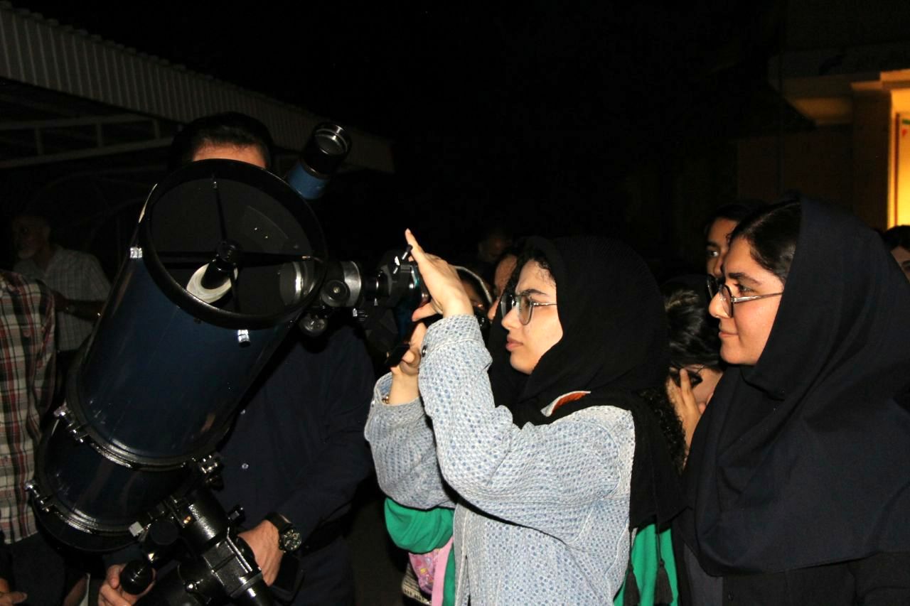 ماه خونین در قاب تلسکوپ دانش‌آموزان تبریز