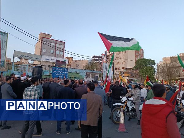 جشن پیروزی عملیات وعده صادق در میانه