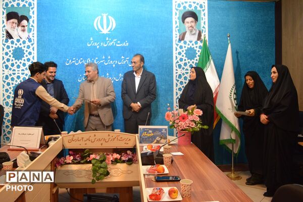 تجلیل از خبرنگاران پانا بهارستان‌دو