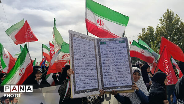 نمایش همبستگی ملی فرهنگیان دیار شور و شعور حسینی در رزمایش ۵۰ هزار نفری