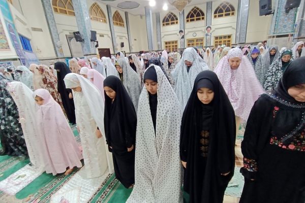 استقبال پرشور دانش‌آموزان شهریاری از آیین معنوی اعتکاف