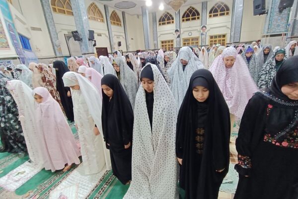 استقبال پرشور دانش‌آموزان شهریاری از آیین معنوی اعتکاف