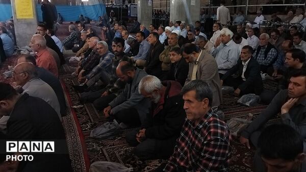 از پیر تا کودک در نماز جمعه نیشابور حضور دارند-۲