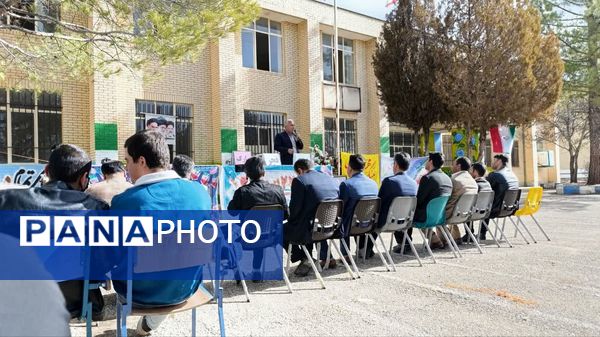 جشن انقلاب در مدرسه نخبگان عشایر 