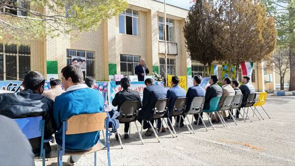 جشن انقلاب در مدرسه نخبگان عشایر 