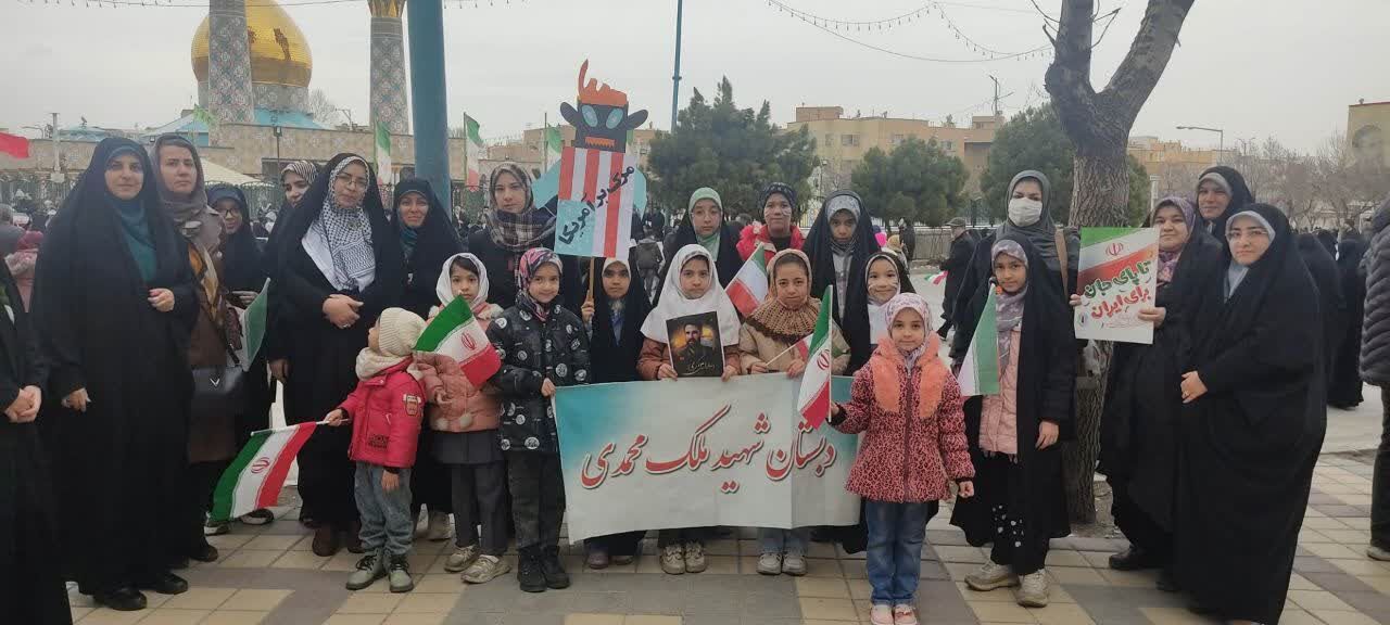 شکوه همدلی در روز پیروزی