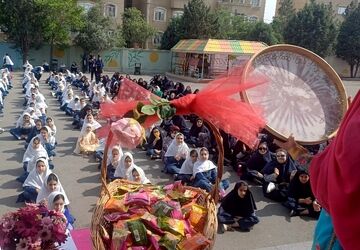 جشن متفاوت روز معلم در دبستان صابران یک "تجلیل خلاقانه از زحمات معلمان"
