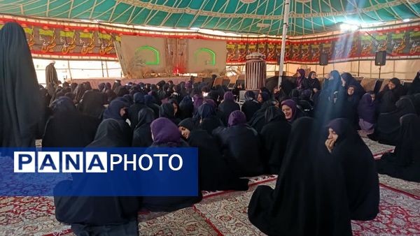 بازدید دانش‌آموزان دبیرستان علوم و معارف اسلامی صدرا از نمایشگاه حدیث غربت