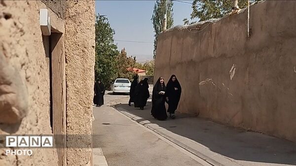 فعالیت گروه جهادی معلمان ناحیه چهار قم در روستاهای نیزار