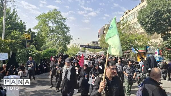 موج عشق در مصلی تهران؛ وداع با رهبر شهید انقلاب