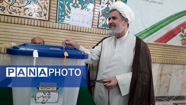 حضور پرشور مردم‌کرج پای‌صندوق‌های رای‌گیری  