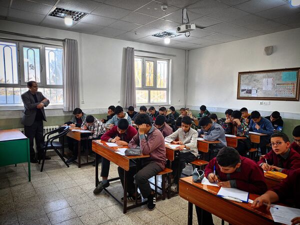 امتحانات نوبت اول در دبیرستان میثاق 
