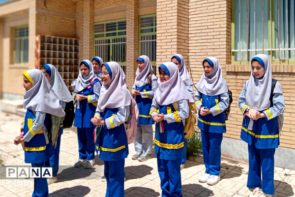 کاشت نهال در اردوگاه شهید سلیمانی منطقه نیر به یاد شهدای مظلوم میناب