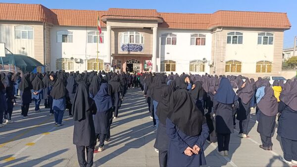 طنین سلام دانش‌آموزان بندرترکمن به شهدای خوشنام