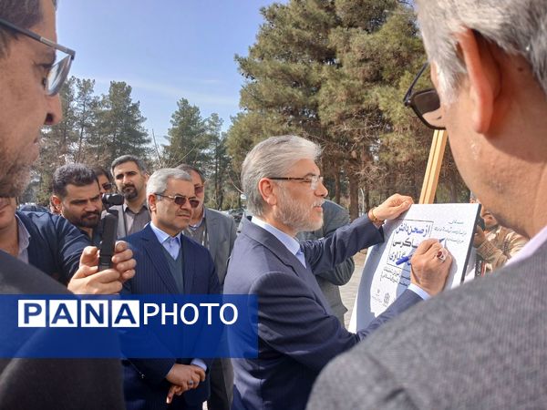 دومین روز گردهمایی از صحن دانش تا کرسی قانون‌گذاری 