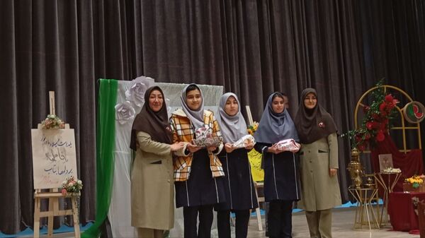 یلدای مادرانه با حضور مادران و دانش آموزان در فرهنگسرای سیمرغ