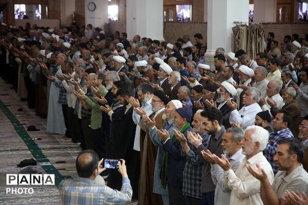 اقامه نماز عید سعید قربان در حرم حضرت معصومه(س)