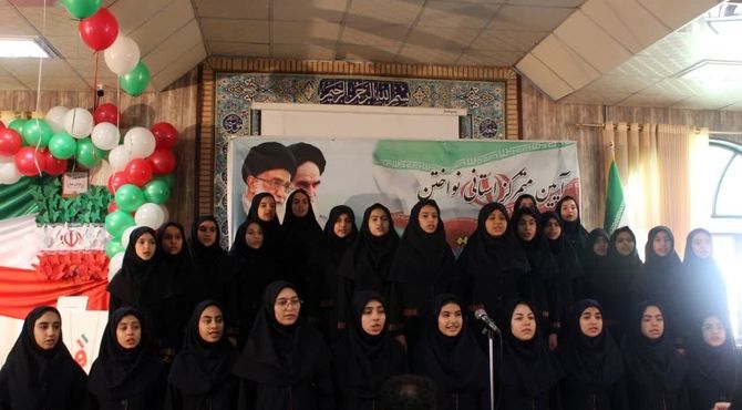 نواختن زنگ انقلاب در دبیرستان شرافت ناحیه 1 کرج 