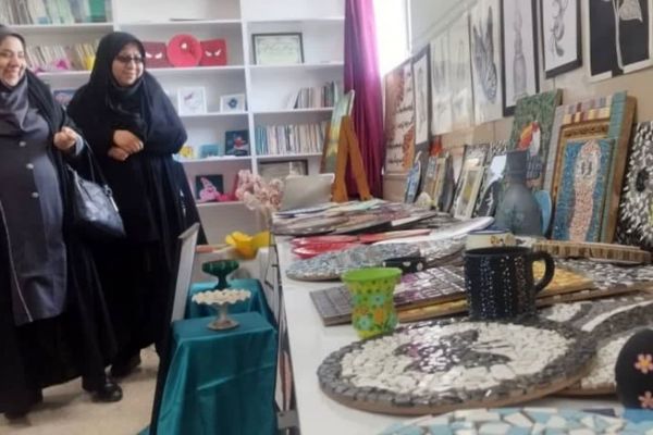 نمایشگاه هنر و کار و فناوری در آموزشگاه شاهد 16