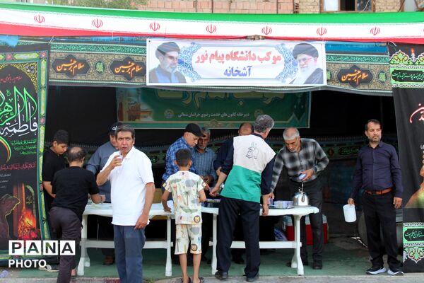 خدمت رسانی به زائران در حال برگشت از مشهد مقدس در ایستگاه صلواتی سملقان