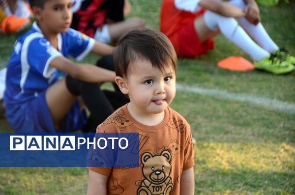 اختتامیه کلاس‌های اوقات فراغت فوتبال در سالن تربیت‌بدنی شهید عابدی