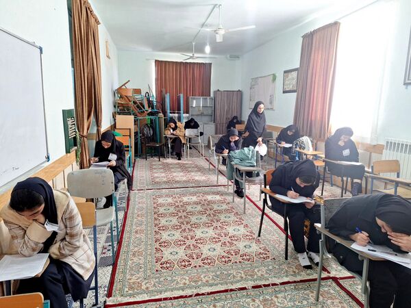 امتحانات نوبت اول در مدرسه برادران رحمانی خلیل آباد
