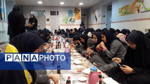 در روز‌های پایانی ماه رمضان دانش‌آموزان پیشتاز میزبان سفره همدلی شدند