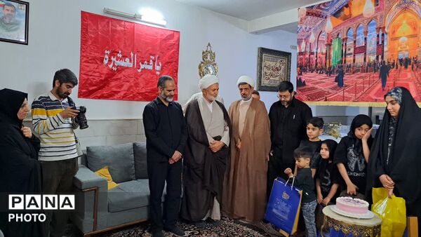 دیدار مسئولان قم با خانواده شهید محمد وزینی اکبر