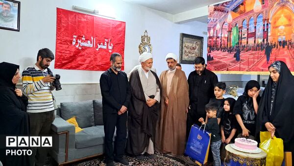 دیدار مسئولان قم با خانواده شهید محمد وزینی اکبر