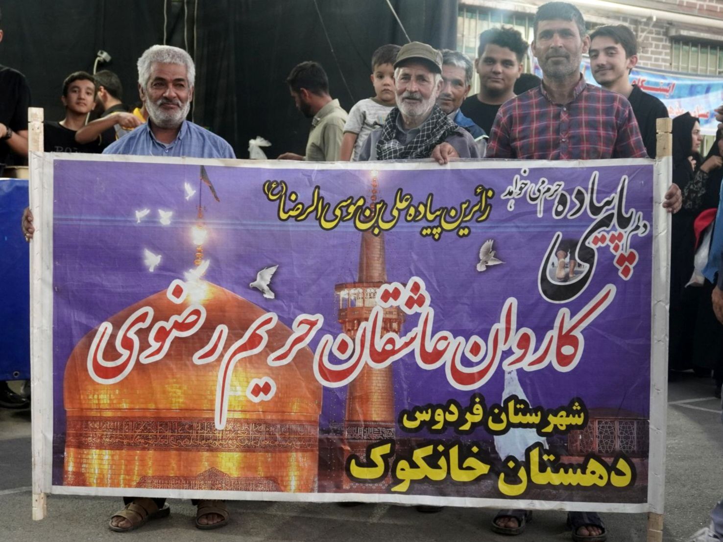 زائران پیاده شهرستان فردوس در دبیرستان شاهد مهدی حکمت